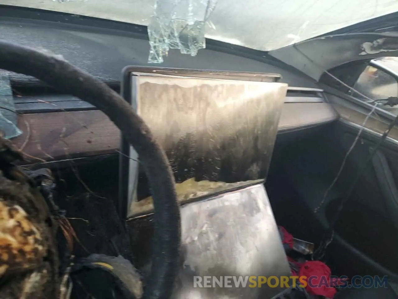 9 Photograph of a damaged car 7SAYGDEE4RA223599 TESLA MODEL Y 2024