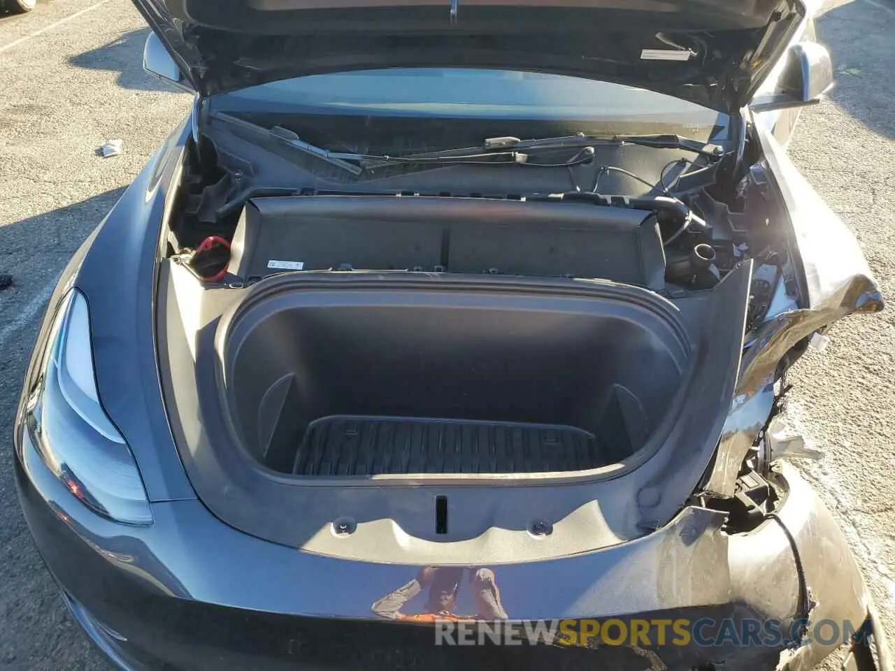 11 Photograph of a damaged car 7SAYGDEE4RA242444 TESLA MODEL Y 2024