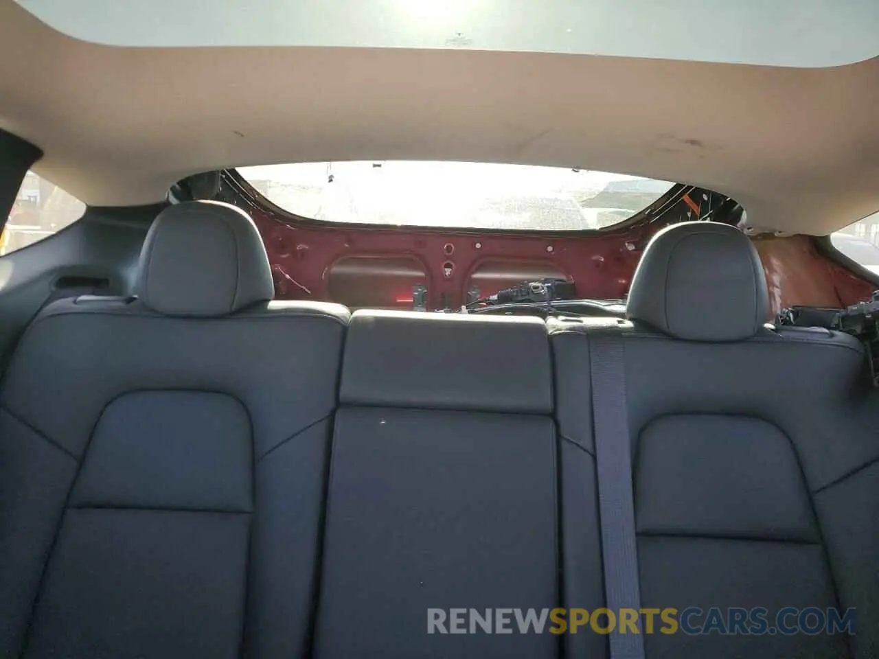 10 Photograph of a damaged car 7SAYGDEE4RA257722 TESLA MODEL Y 2024