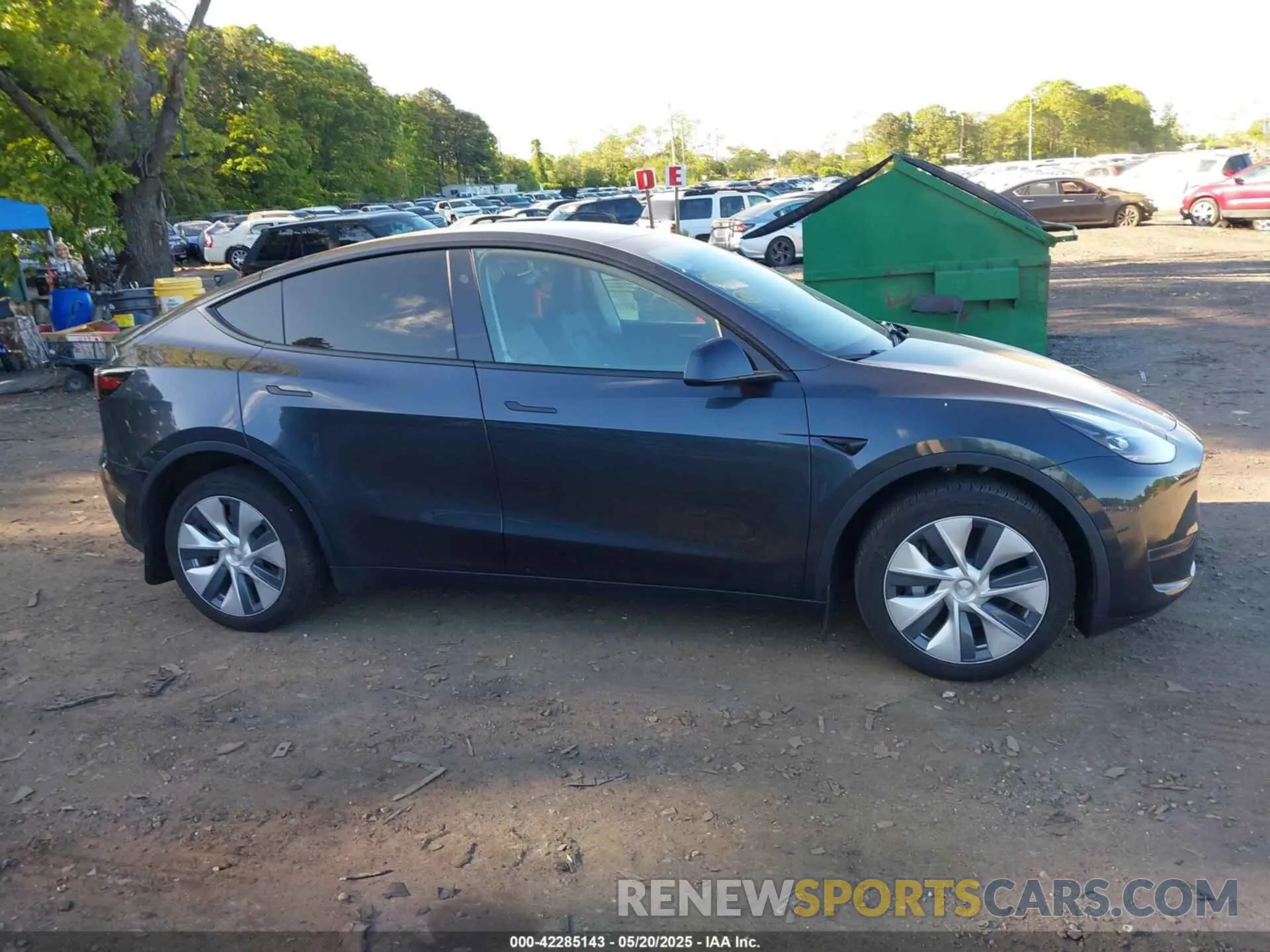 13 Photograph of a damaged car 7SAYGDEE4RA283298 TESLA MODEL Y 2024