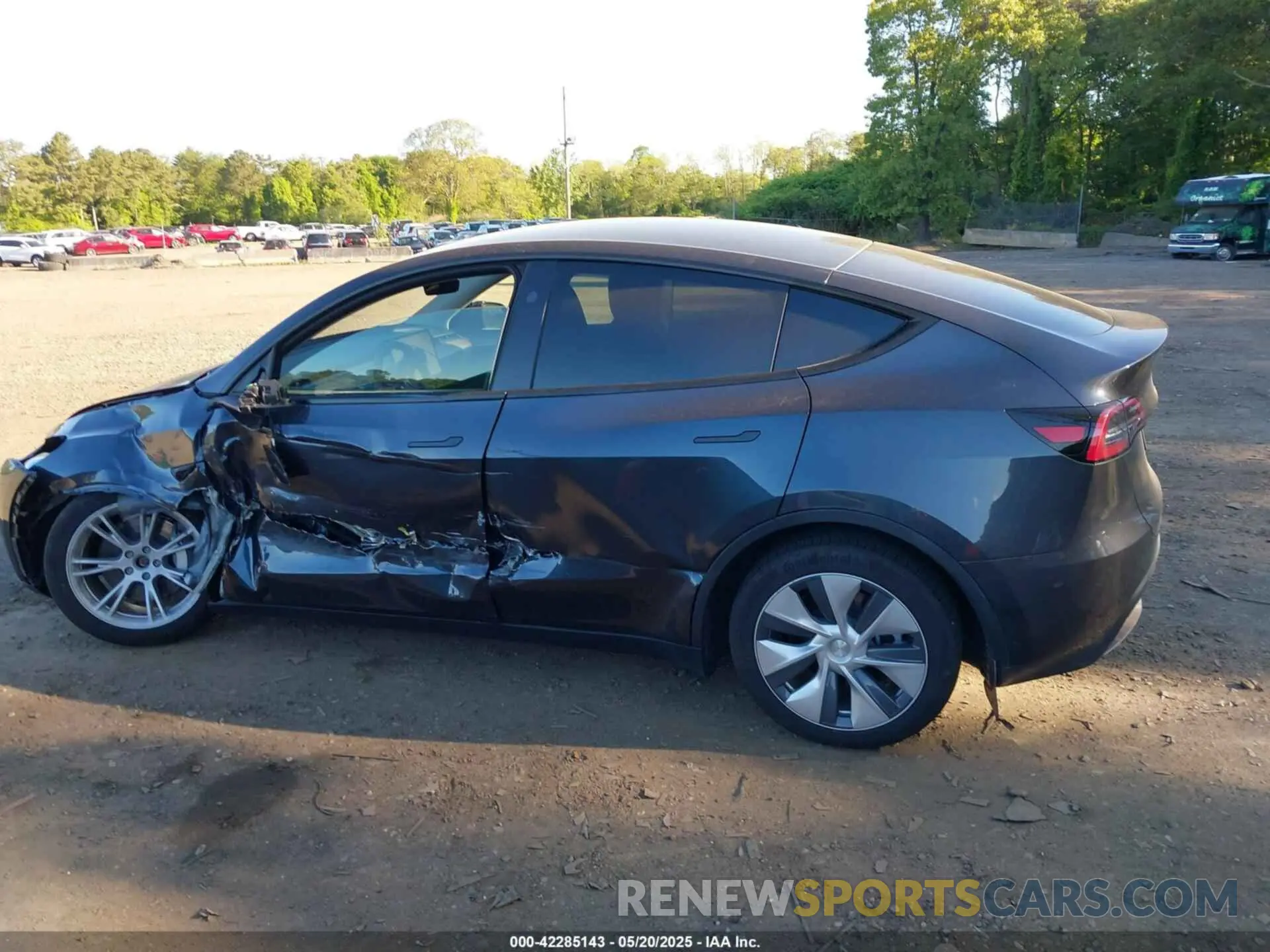 14 Photograph of a damaged car 7SAYGDEE4RA283298 TESLA MODEL Y 2024