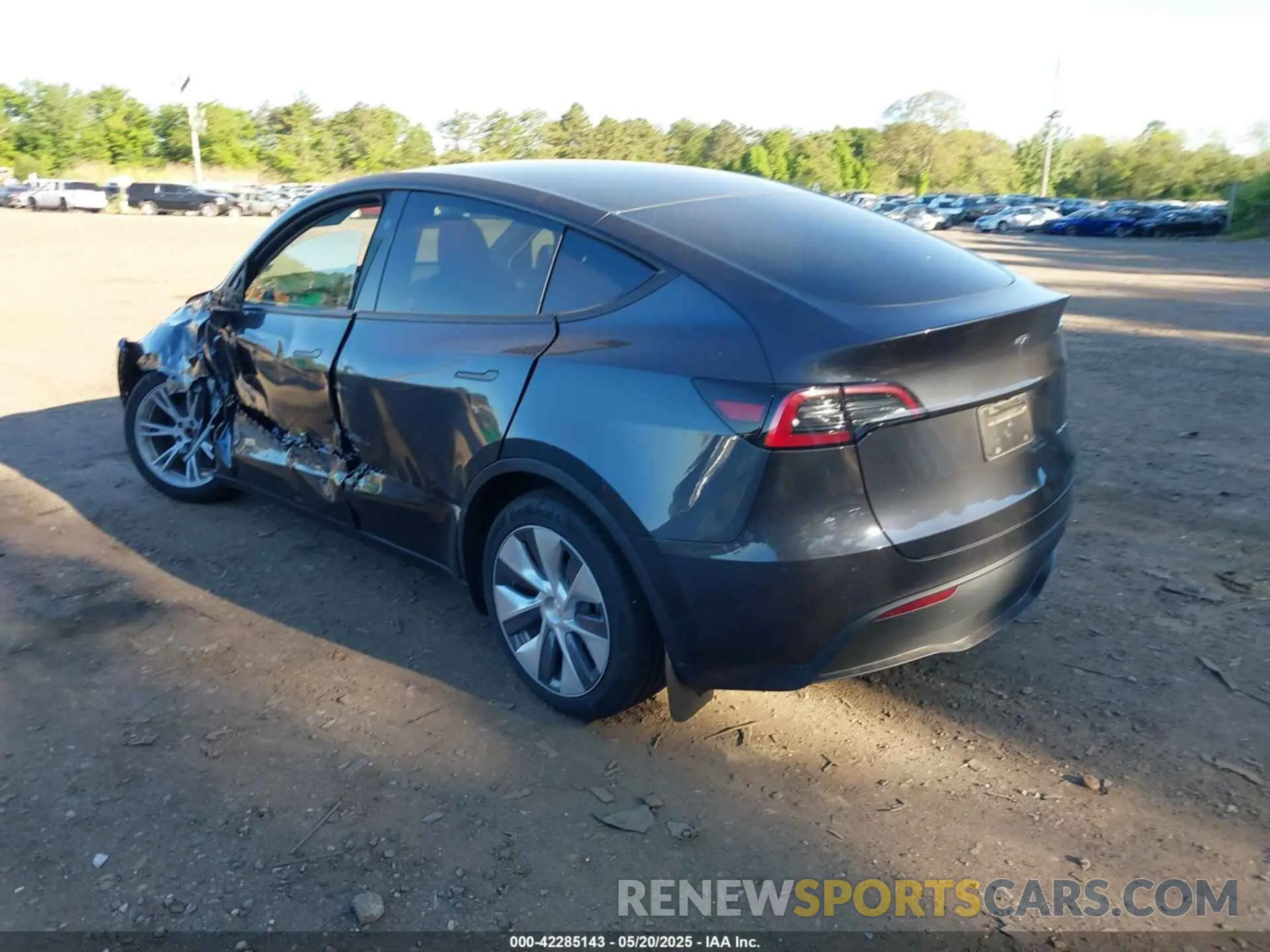 3 Photograph of a damaged car 7SAYGDEE4RA283298 TESLA MODEL Y 2024