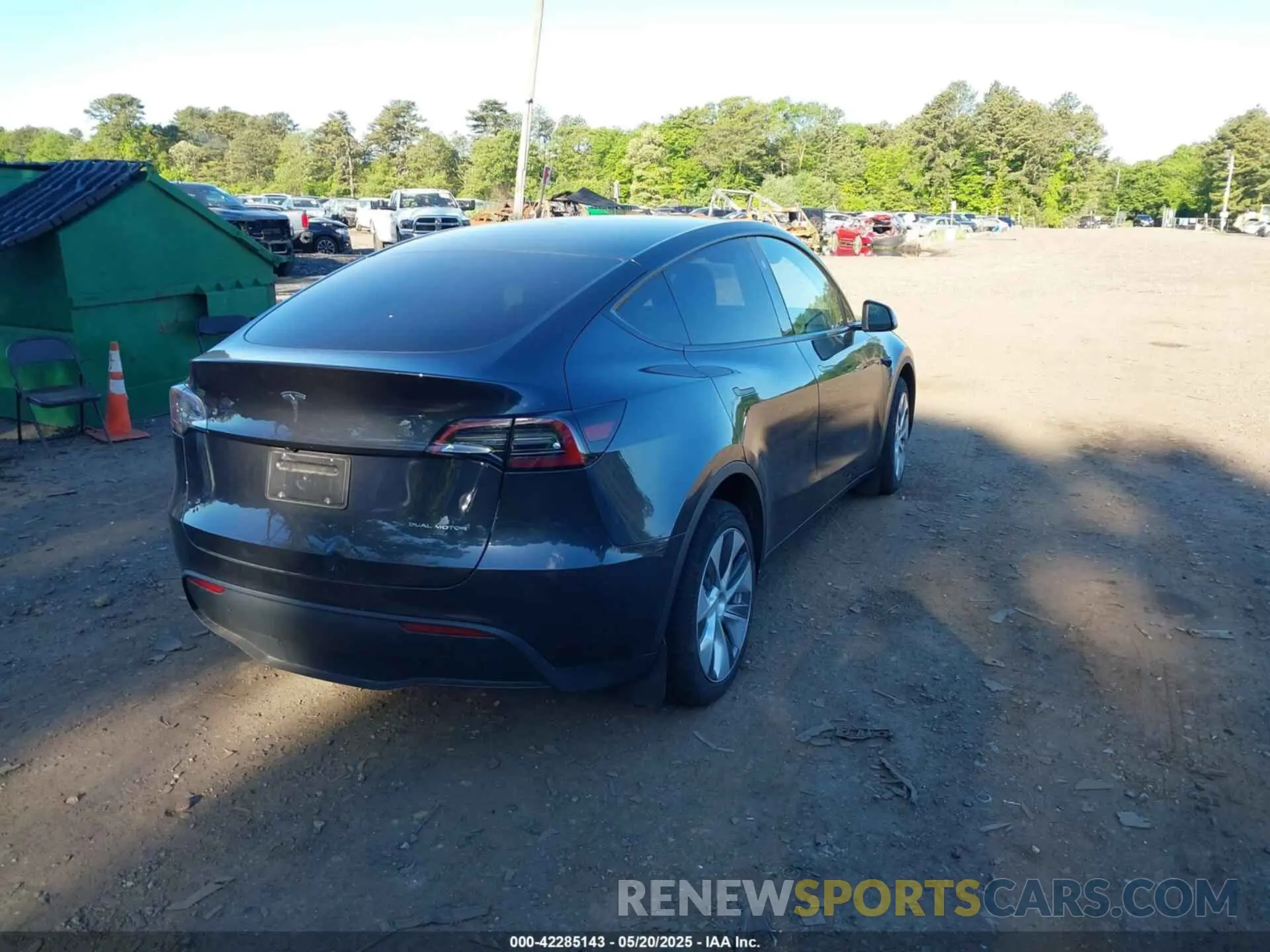 4 Photograph of a damaged car 7SAYGDEE4RA283298 TESLA MODEL Y 2024