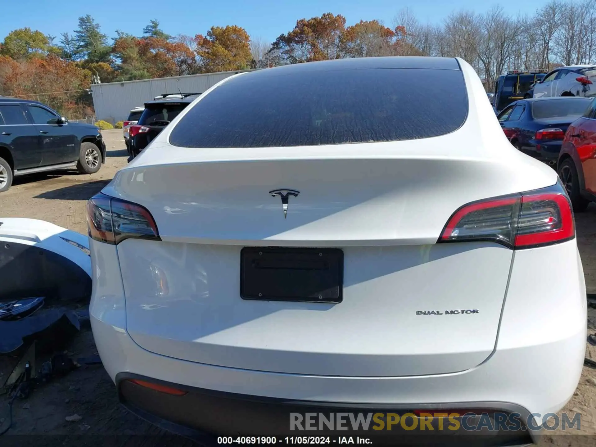 17 Photograph of a damaged car 7SAYGDEE4RA285178 TESLA MODEL Y 2024