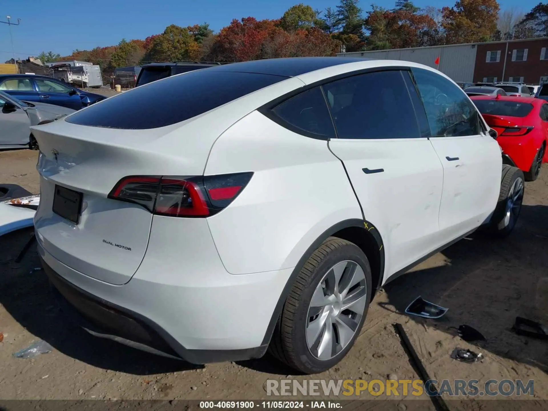 4 Photograph of a damaged car 7SAYGDEE4RA285178 TESLA MODEL Y 2024