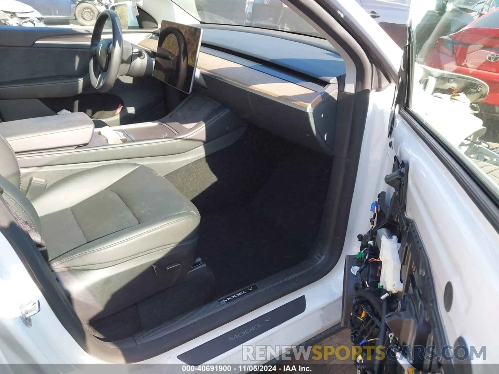 5 Photograph of a damaged car 7SAYGDEE4RA285178 TESLA MODEL Y 2024