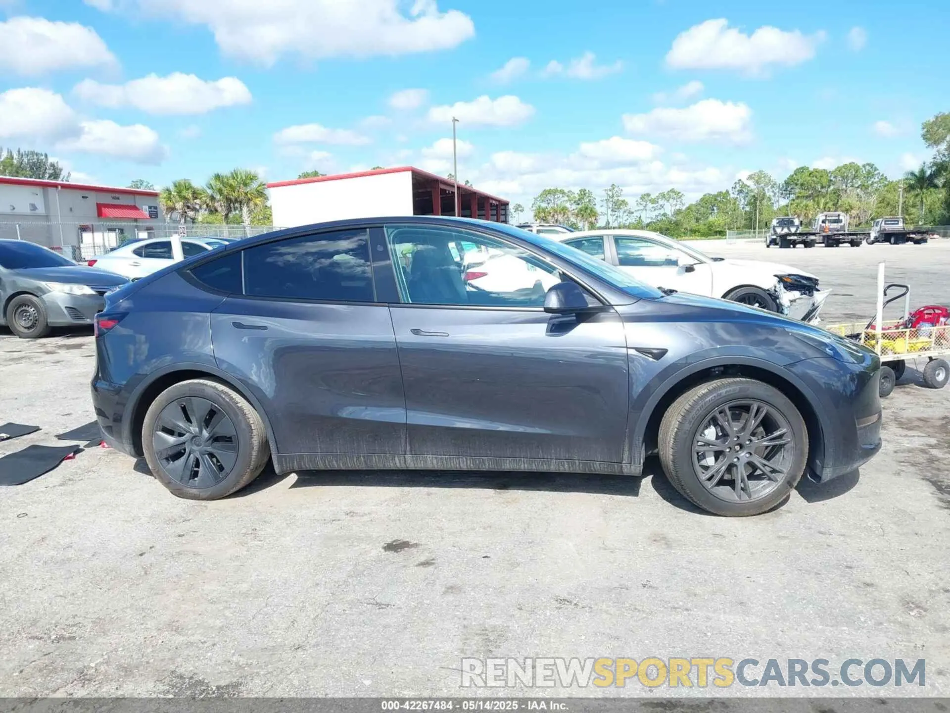 13 Photograph of a damaged car 7SAYGDEE4RA322410 TESLA MODEL Y 2024