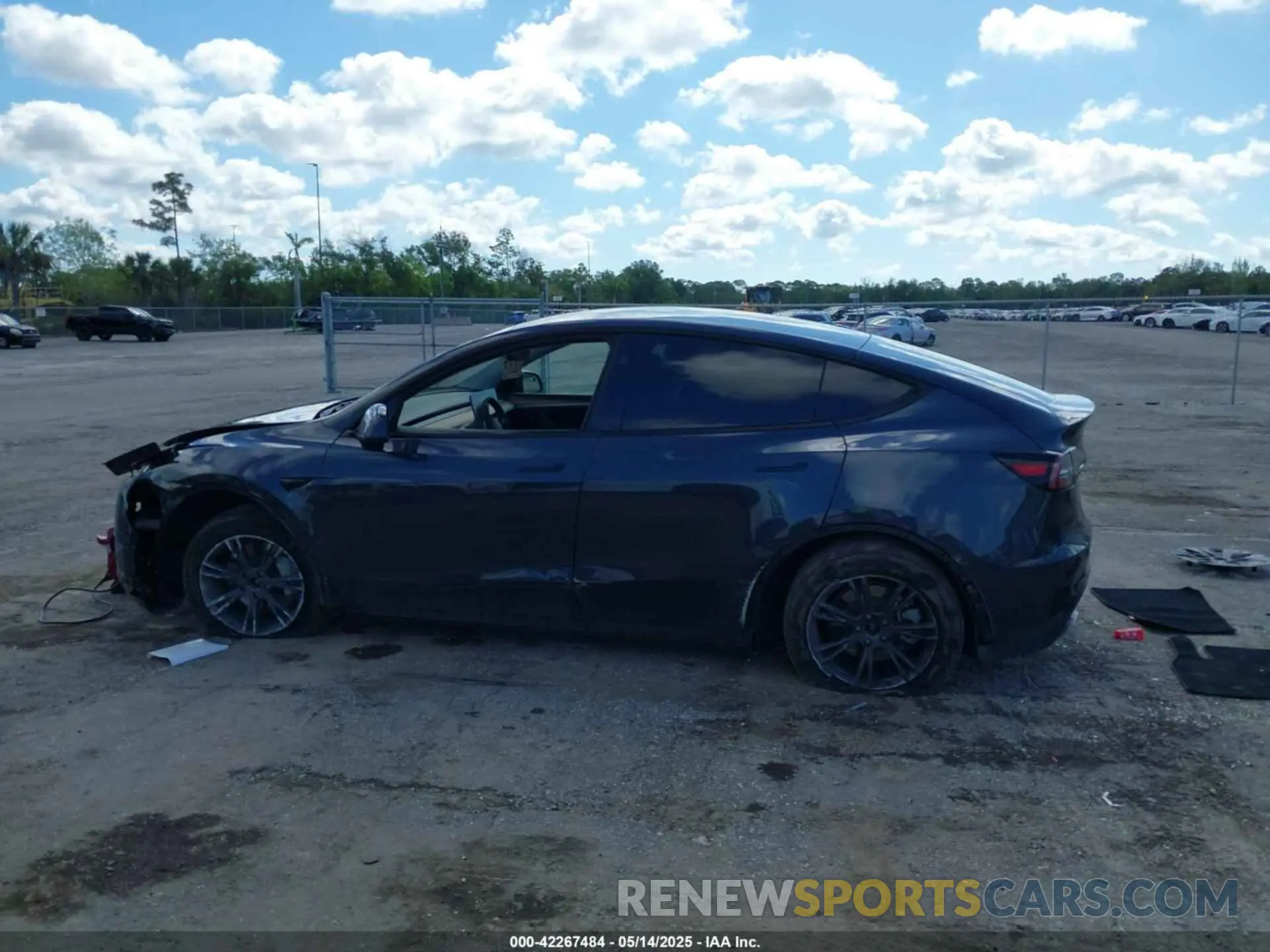 14 Photograph of a damaged car 7SAYGDEE4RA322410 TESLA MODEL Y 2024