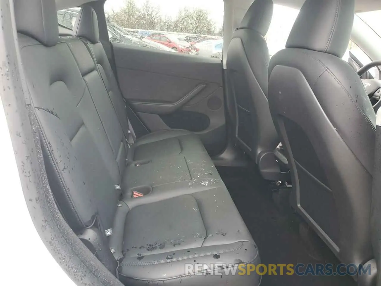 11 Photograph of a damaged car 7SAYGDEE4RA327350 TESLA MODEL Y 2024