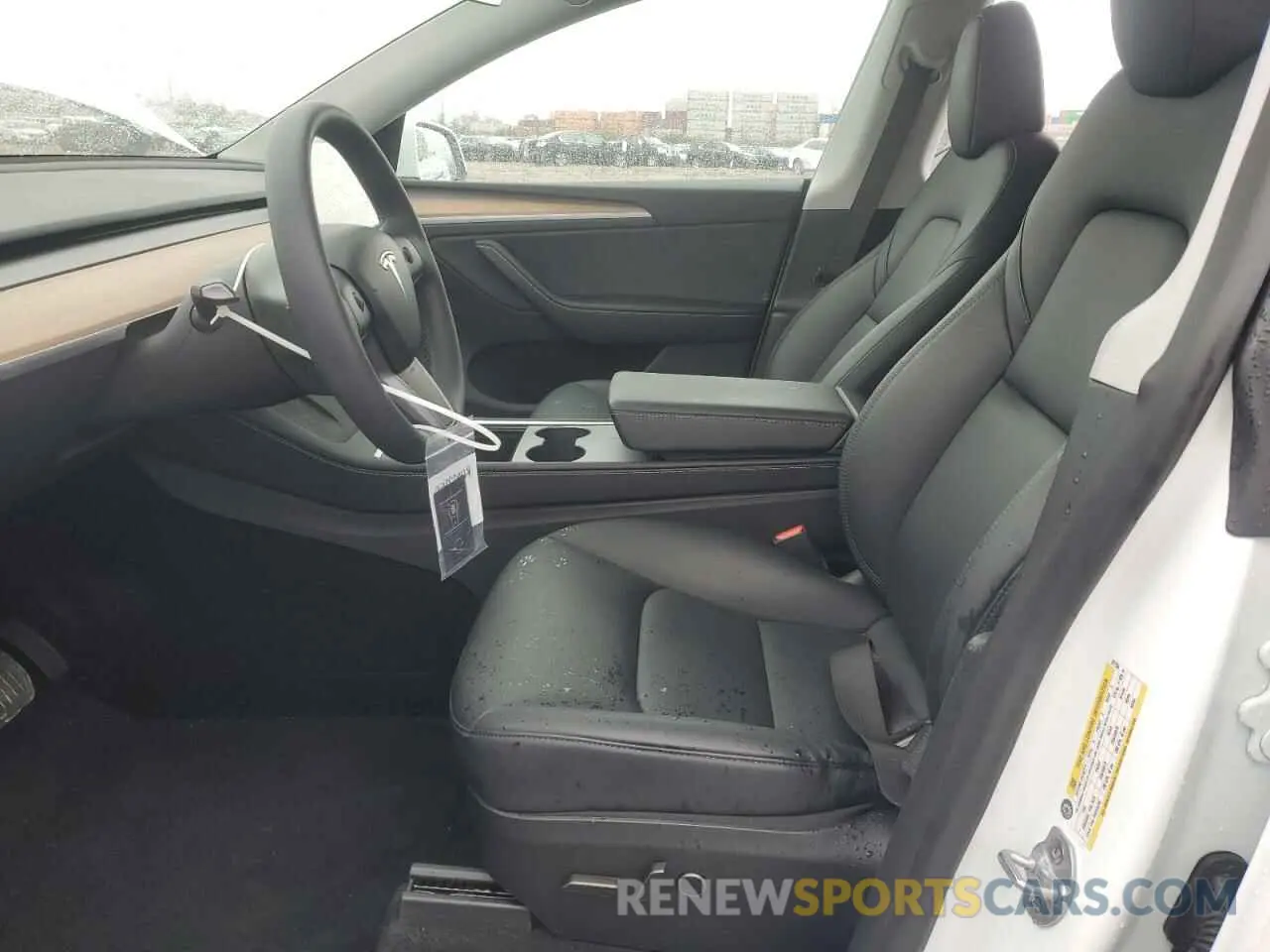 7 Photograph of a damaged car 7SAYGDEE4RA327350 TESLA MODEL Y 2024