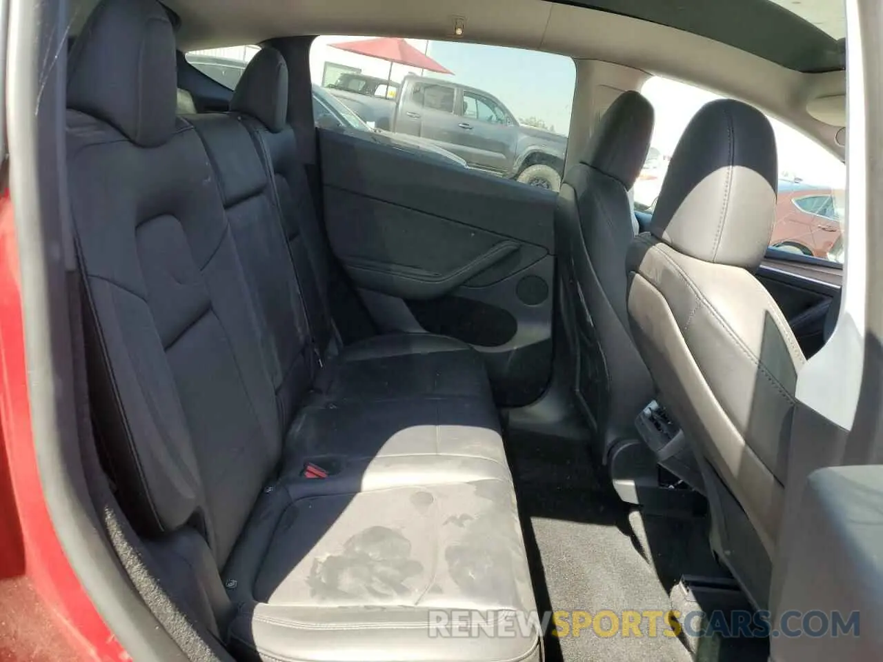 10 Photograph of a damaged car 7SAYGDEE4RF056552 TESLA MODEL Y 2024