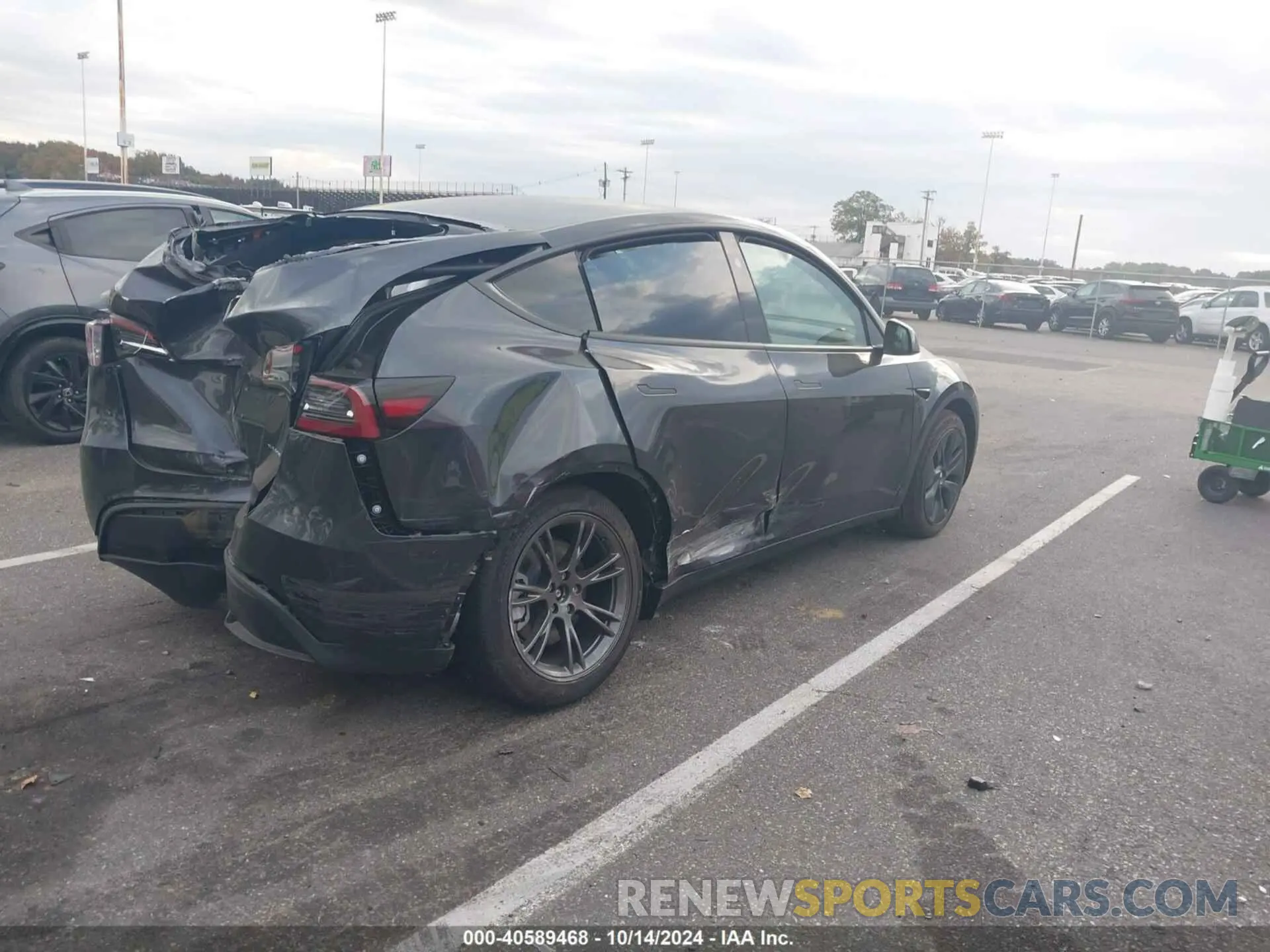 4 Photograph of a damaged car 7SAYGDEE4RF159521 TESLA MODEL Y 2024