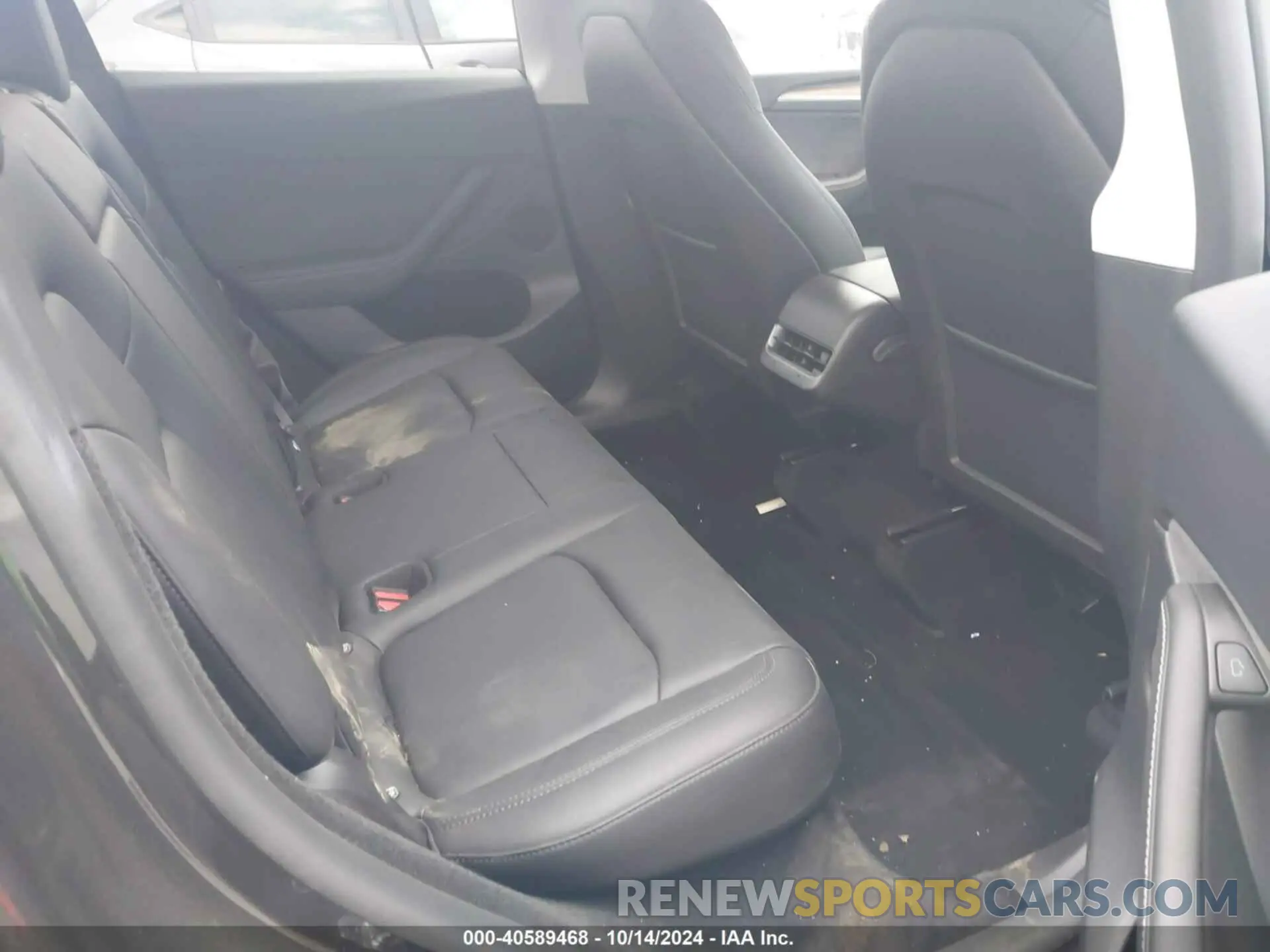 8 Photograph of a damaged car 7SAYGDEE4RF159521 TESLA MODEL Y 2024