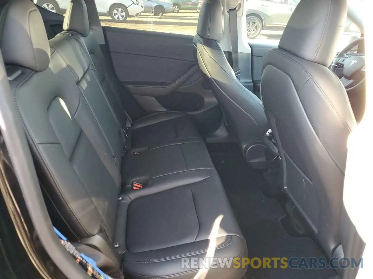 11 Photograph of a damaged car 7SAYGDEE4RF990565 TESLA MODEL Y 2024