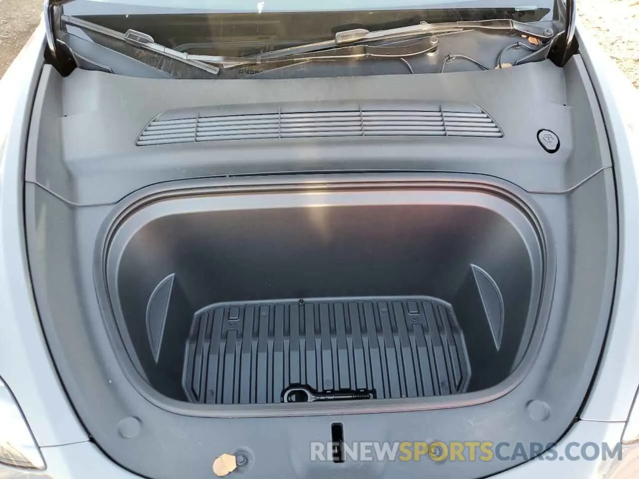12 Photograph of a damaged car 7SAYGDEE4RF990565 TESLA MODEL Y 2024