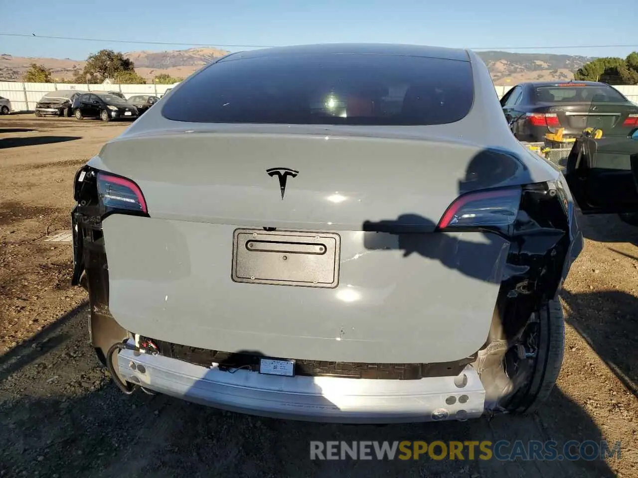 6 Photograph of a damaged car 7SAYGDEE4RF990565 TESLA MODEL Y 2024