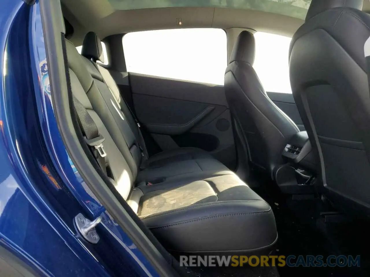 11 Photograph of a damaged car 7SAYGDEE5RA219027 TESLA MODEL Y 2024