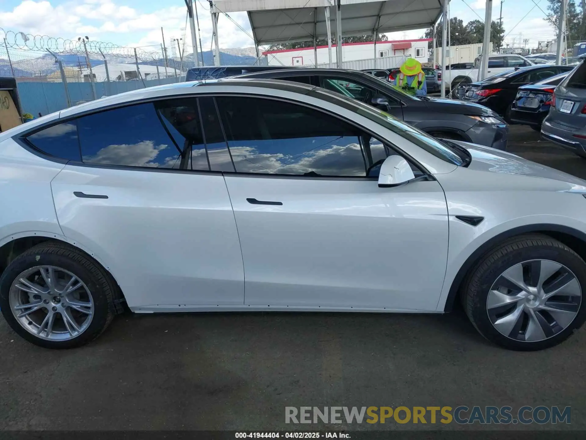 14 Фотография поврежденного автомобиля 7SAYGDEE5RA222333 TESLA MODEL Y 2024