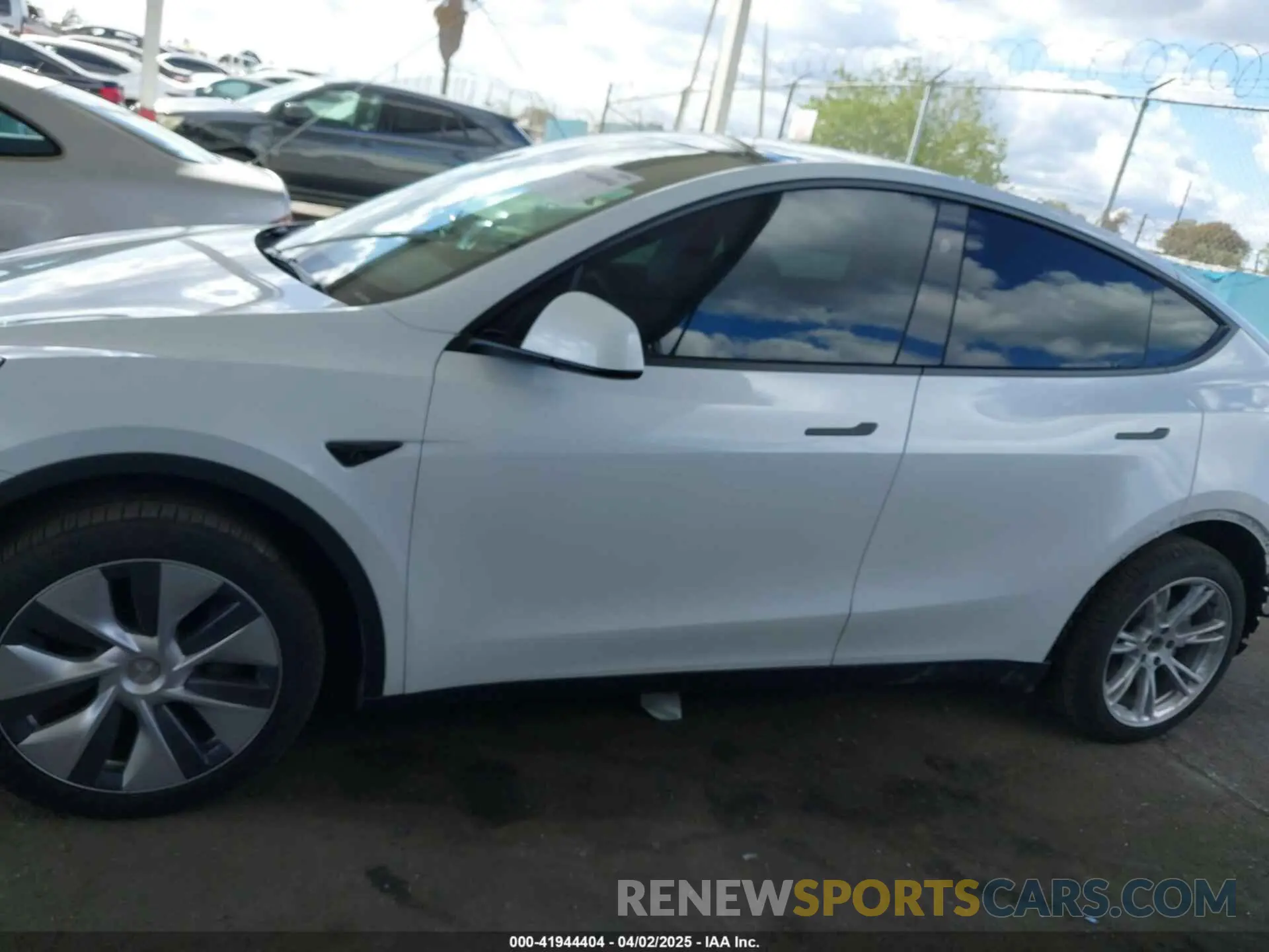 15 Фотография поврежденного автомобиля 7SAYGDEE5RA222333 TESLA MODEL Y 2024