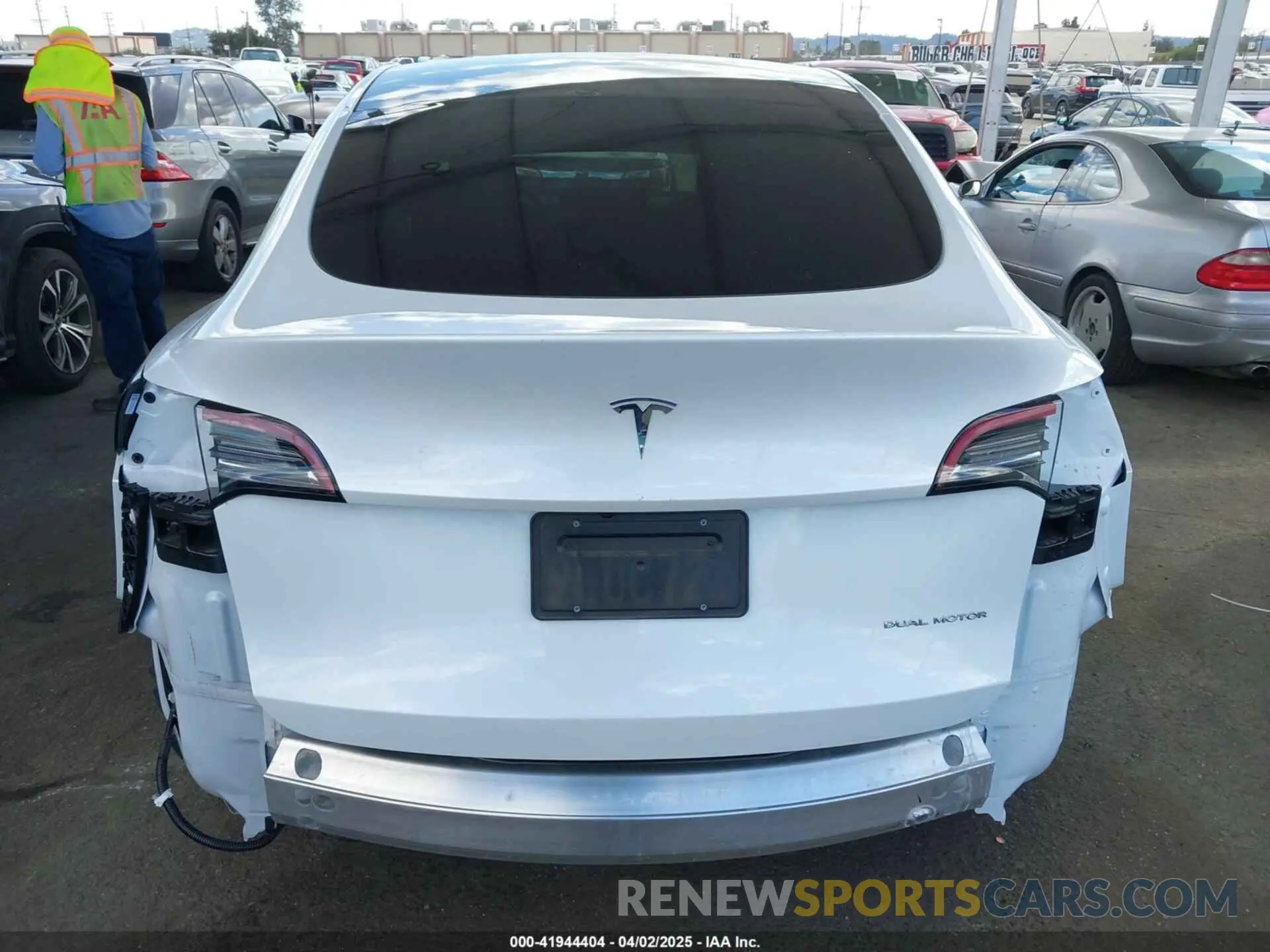17 Фотография поврежденного автомобиля 7SAYGDEE5RA222333 TESLA MODEL Y 2024