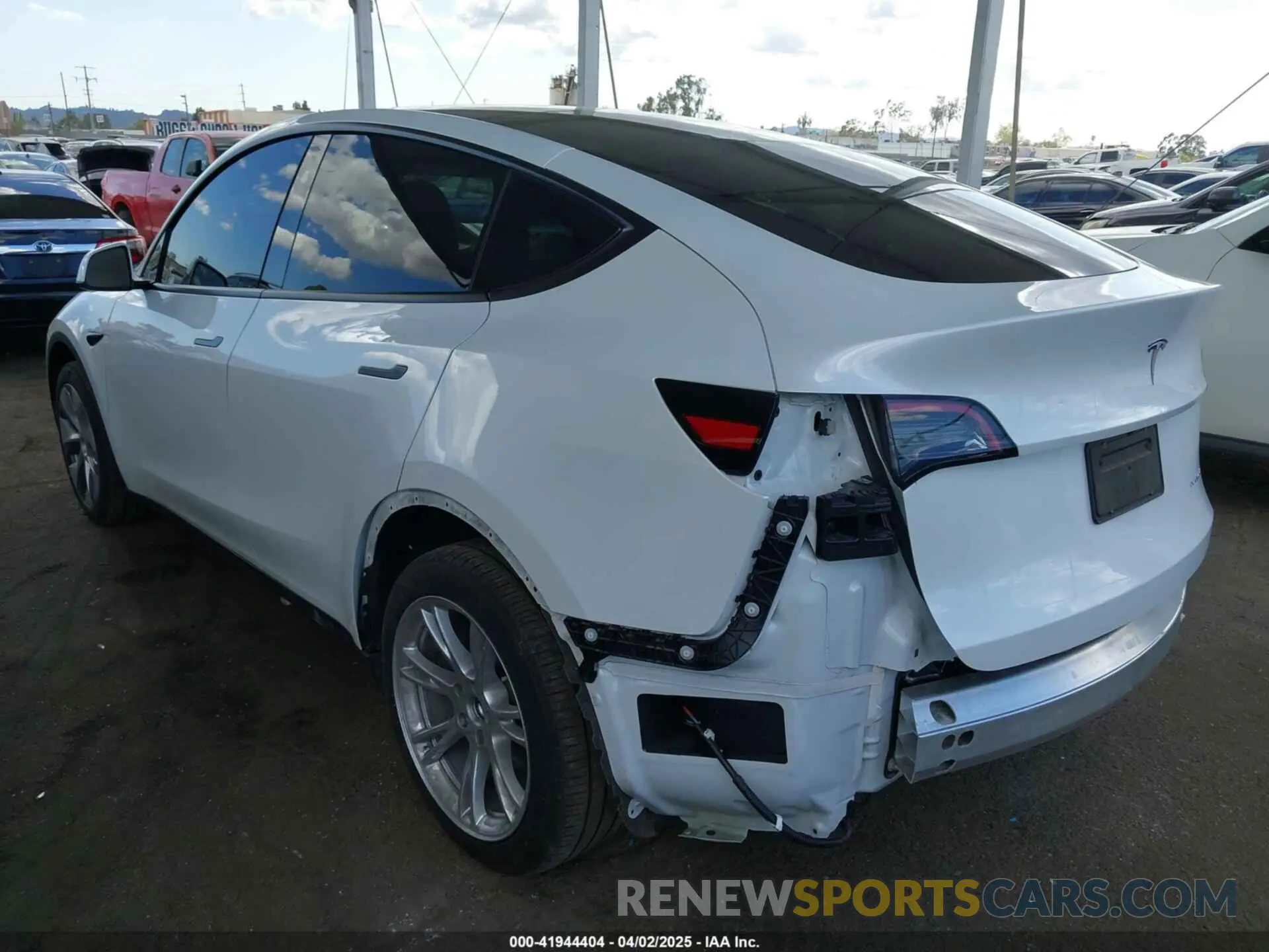 3 Фотография поврежденного автомобиля 7SAYGDEE5RA222333 TESLA MODEL Y 2024
