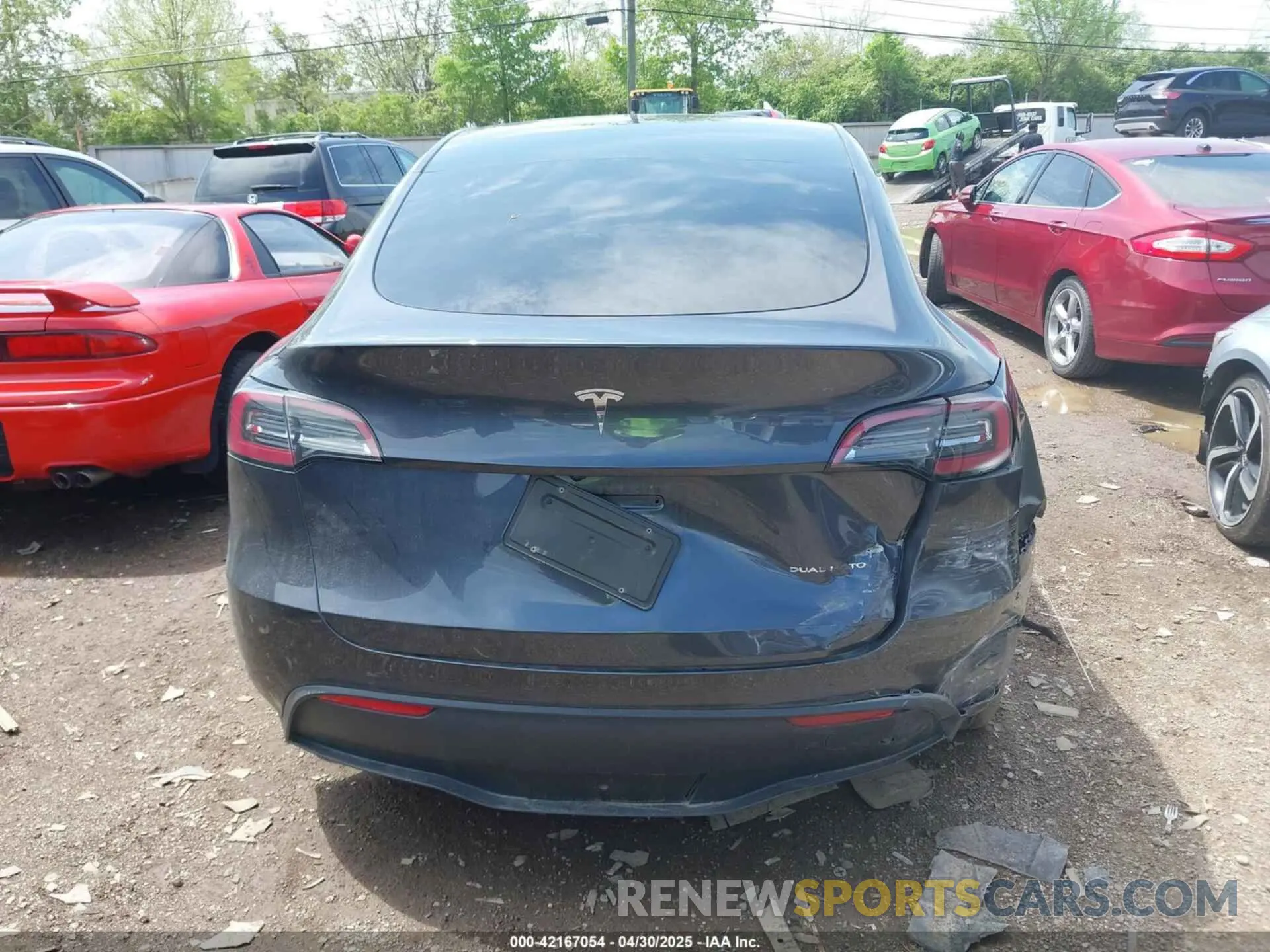 17 Photograph of a damaged car 7SAYGDEE5RA224759 TESLA MODEL Y 2024