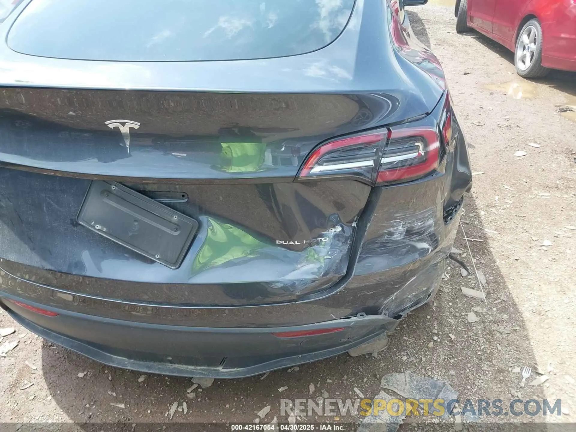 6 Photograph of a damaged car 7SAYGDEE5RA224759 TESLA MODEL Y 2024