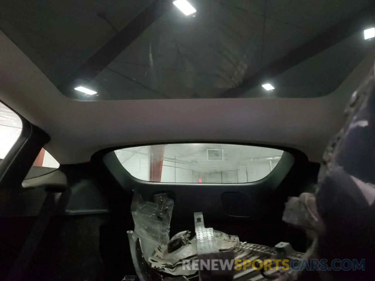 10 Photograph of a damaged car 7SAYGDEE5RA237687 TESLA MODEL Y 2024