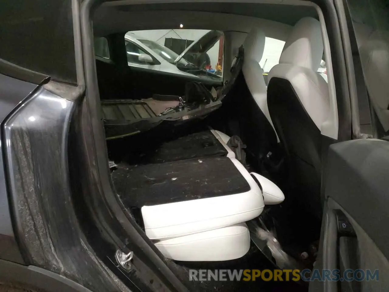 11 Photograph of a damaged car 7SAYGDEE5RA237687 TESLA MODEL Y 2024