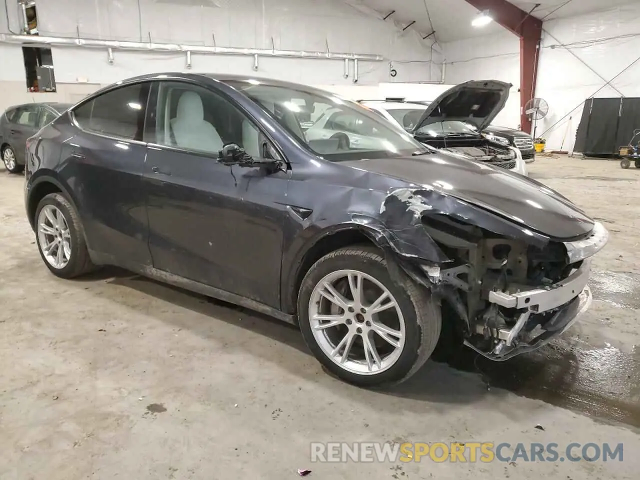 4 Photograph of a damaged car 7SAYGDEE5RA237687 TESLA MODEL Y 2024