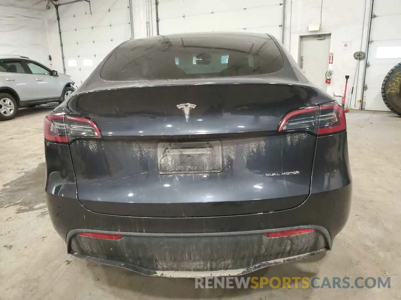 6 Photograph of a damaged car 7SAYGDEE5RA237687 TESLA MODEL Y 2024