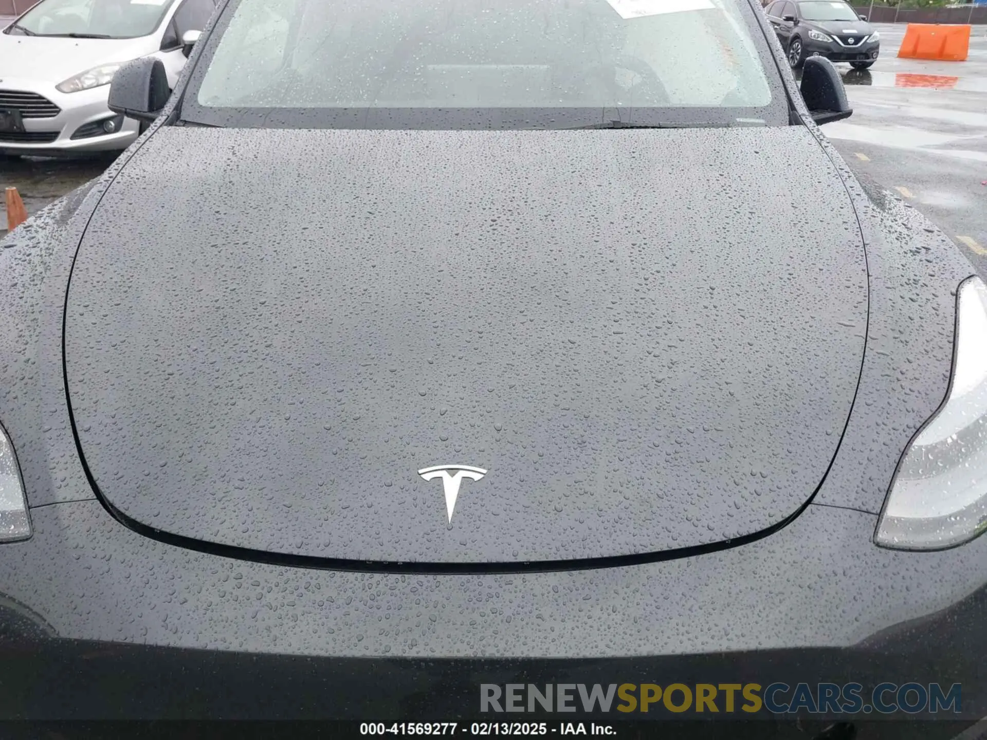 10 Photograph of a damaged car 7SAYGDEE5RA241433 TESLA MODEL Y 2024