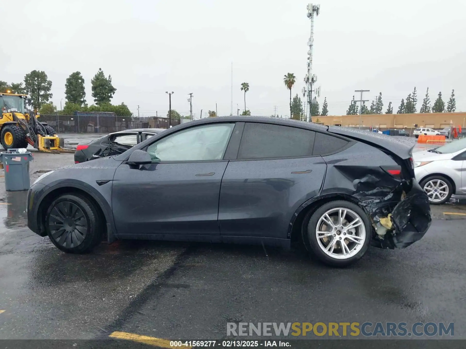 13 Photograph of a damaged car 7SAYGDEE5RA241433 TESLA MODEL Y 2024