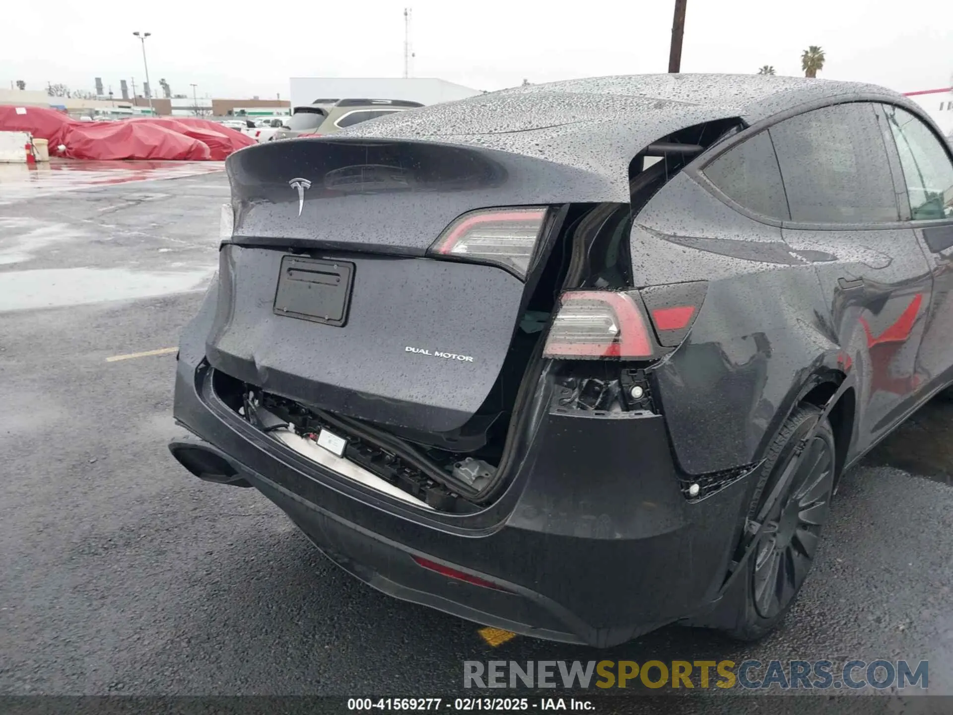 18 Photograph of a damaged car 7SAYGDEE5RA241433 TESLA MODEL Y 2024