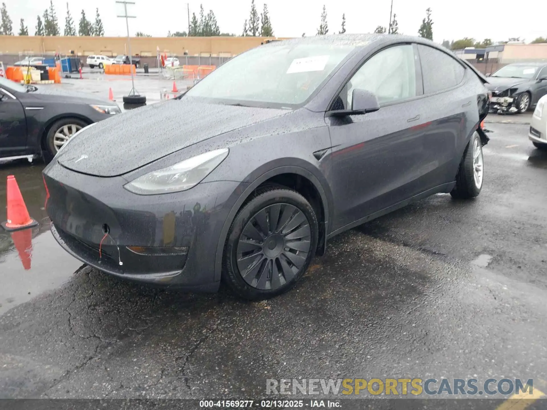 2 Photograph of a damaged car 7SAYGDEE5RA241433 TESLA MODEL Y 2024