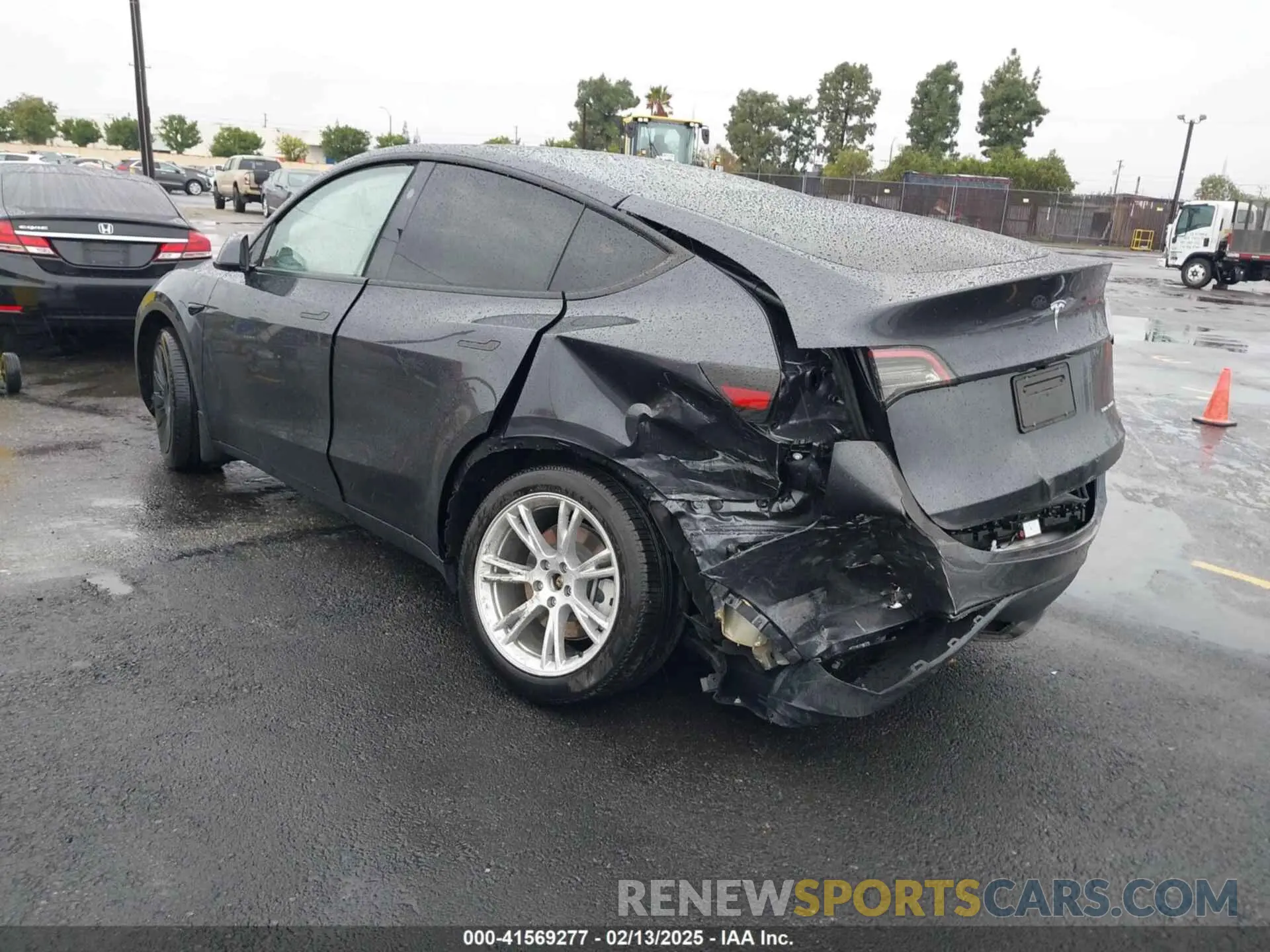 3 Photograph of a damaged car 7SAYGDEE5RA241433 TESLA MODEL Y 2024