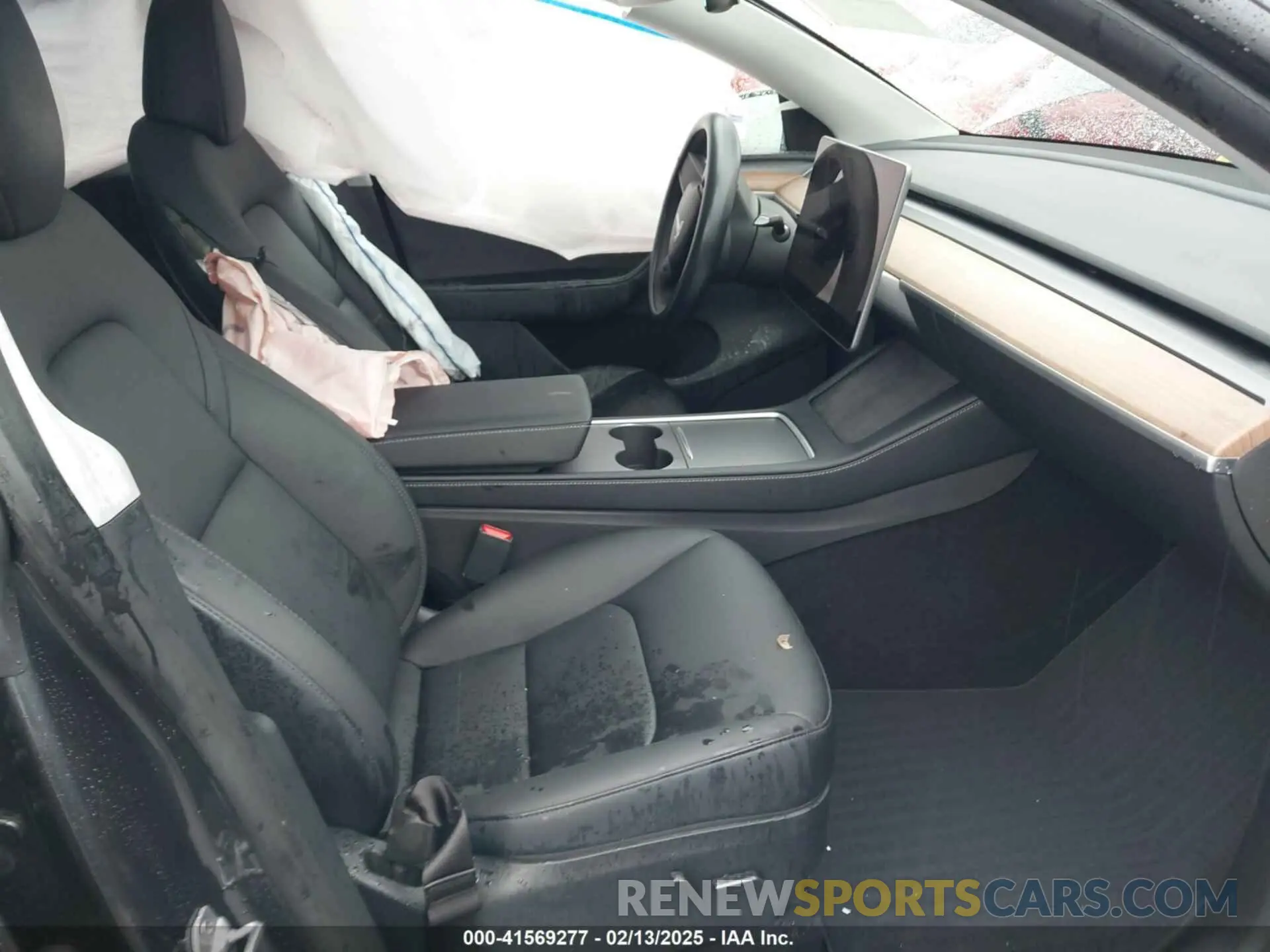 5 Photograph of a damaged car 7SAYGDEE5RA241433 TESLA MODEL Y 2024