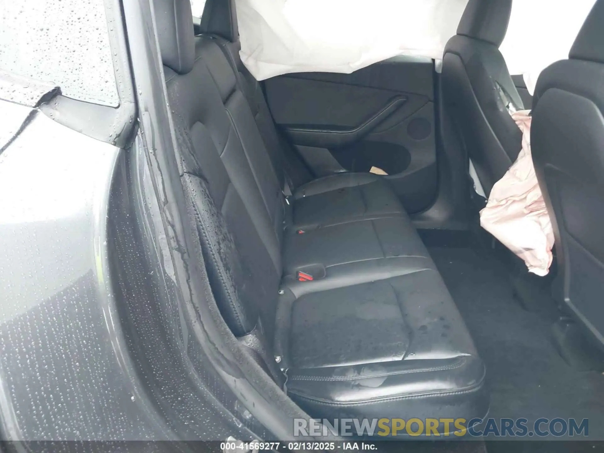 8 Photograph of a damaged car 7SAYGDEE5RA241433 TESLA MODEL Y 2024
