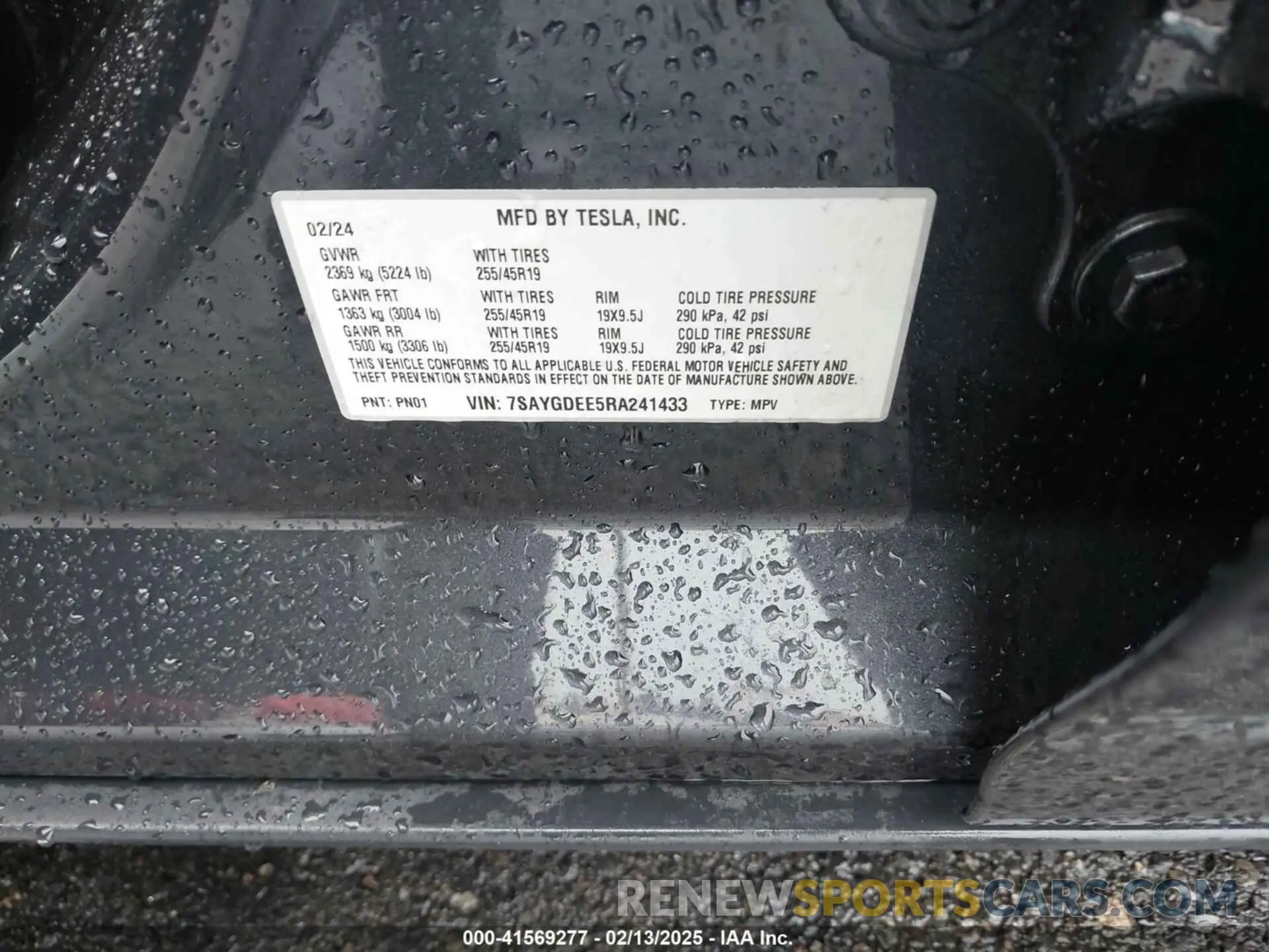 9 Photograph of a damaged car 7SAYGDEE5RA241433 TESLA MODEL Y 2024