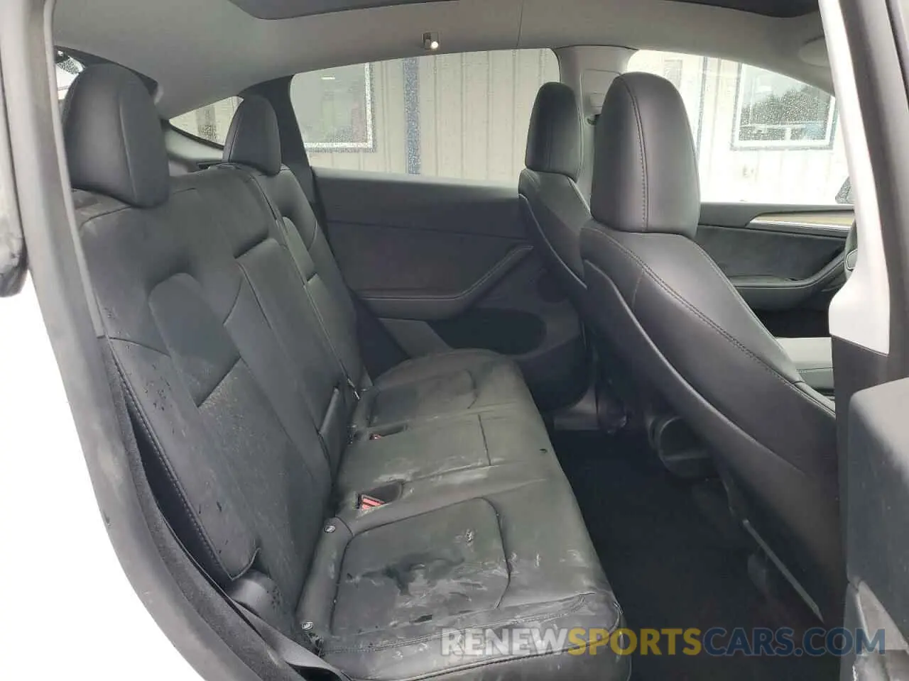 11 Photograph of a damaged car 7SAYGDEE5RA242839 TESLA MODEL Y 2024