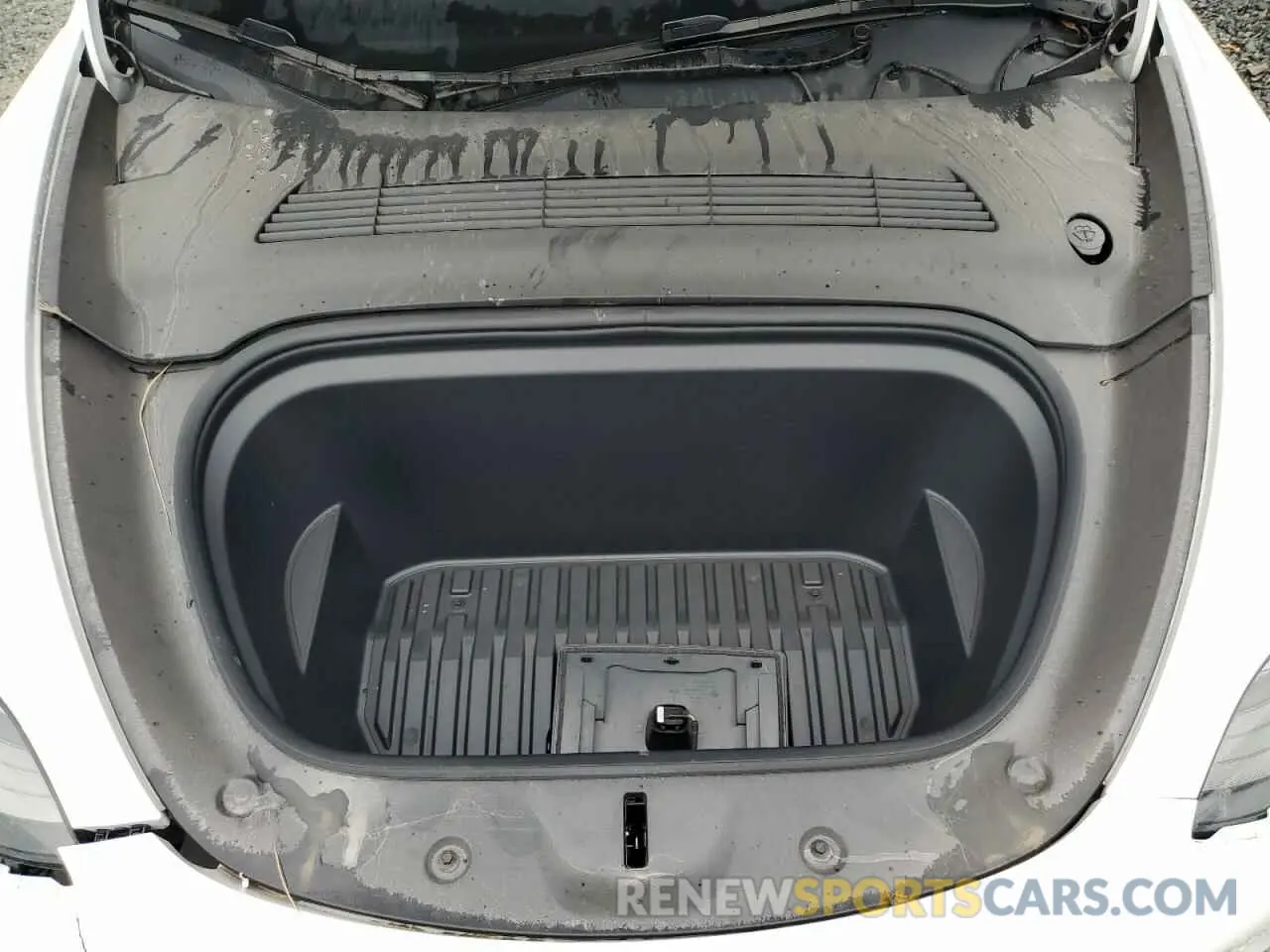 13 Photograph of a damaged car 7SAYGDEE5RA242839 TESLA MODEL Y 2024