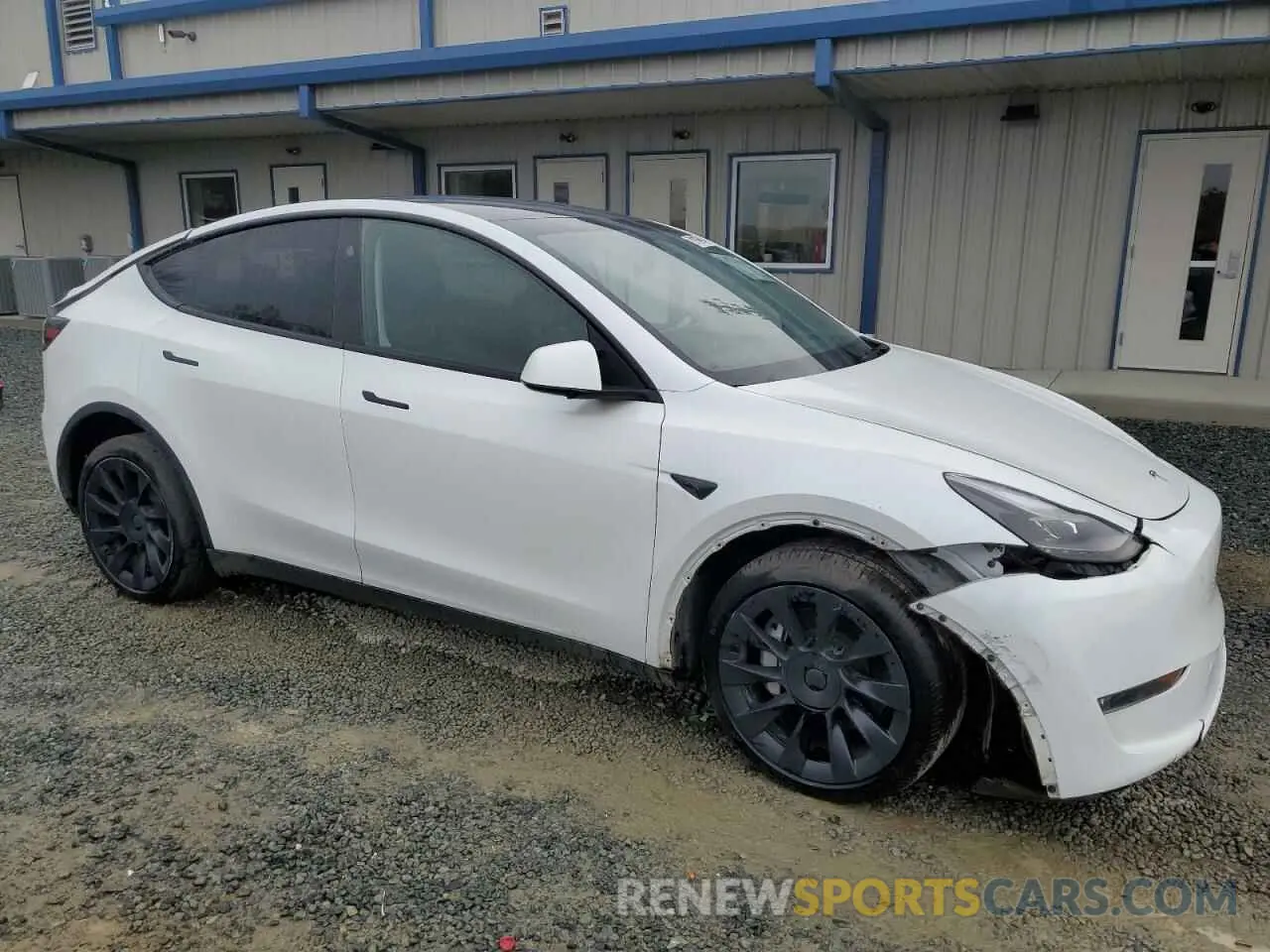 4 Photograph of a damaged car 7SAYGDEE5RA242839 TESLA MODEL Y 2024