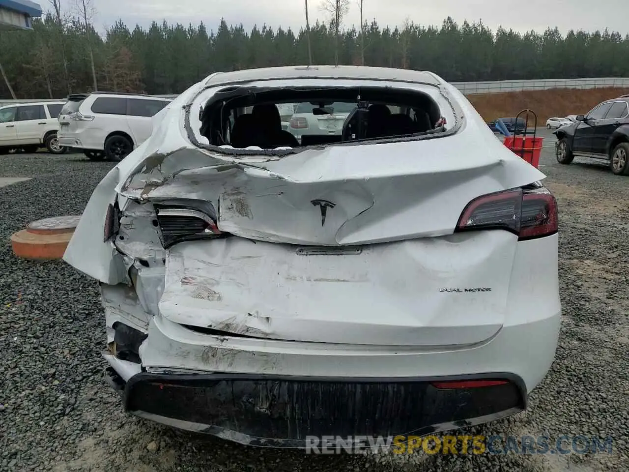 6 Photograph of a damaged car 7SAYGDEE5RA242839 TESLA MODEL Y 2024