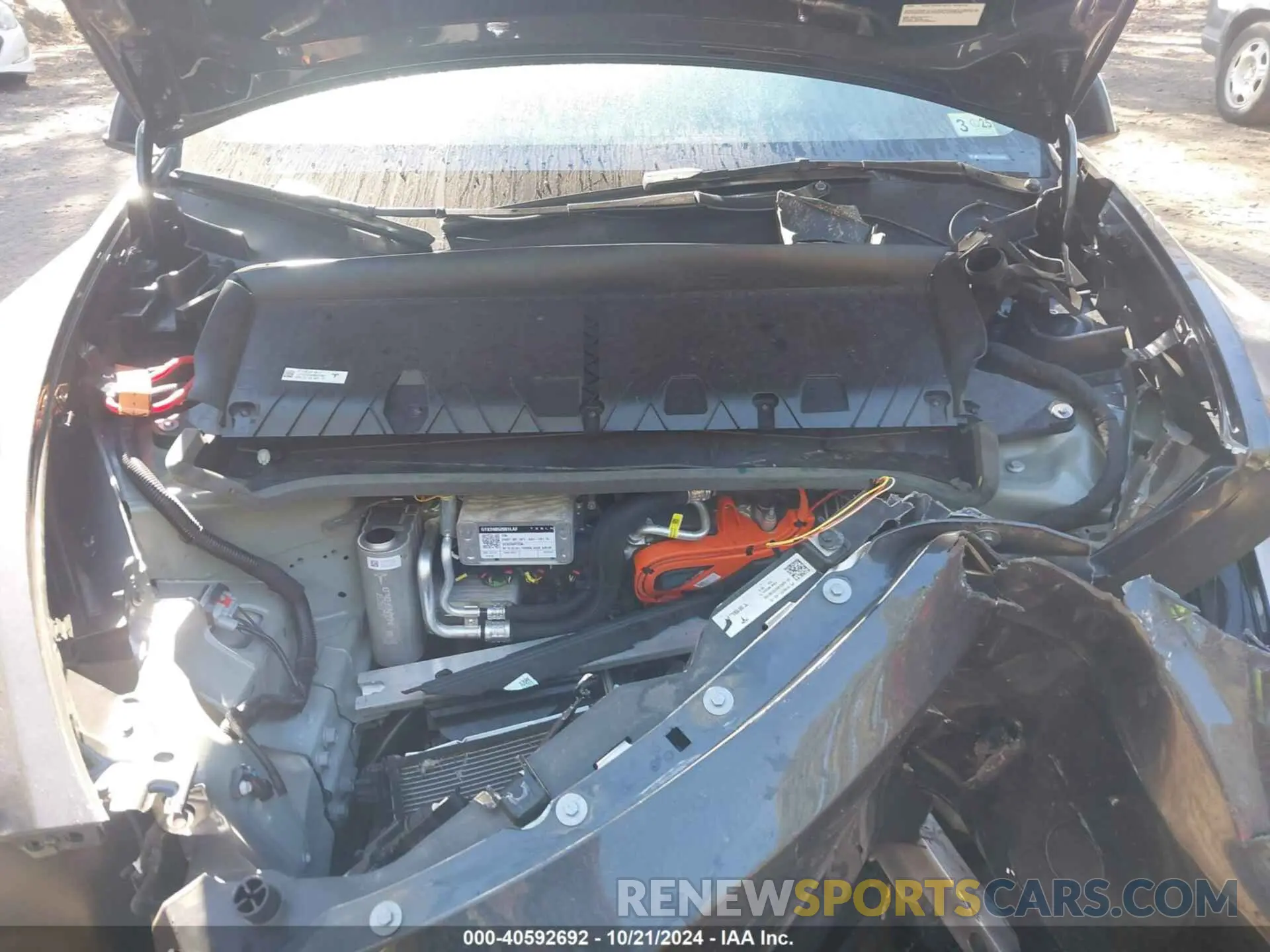 10 Photograph of a damaged car 7SAYGDEE5RA245983 TESLA MODEL Y 2024