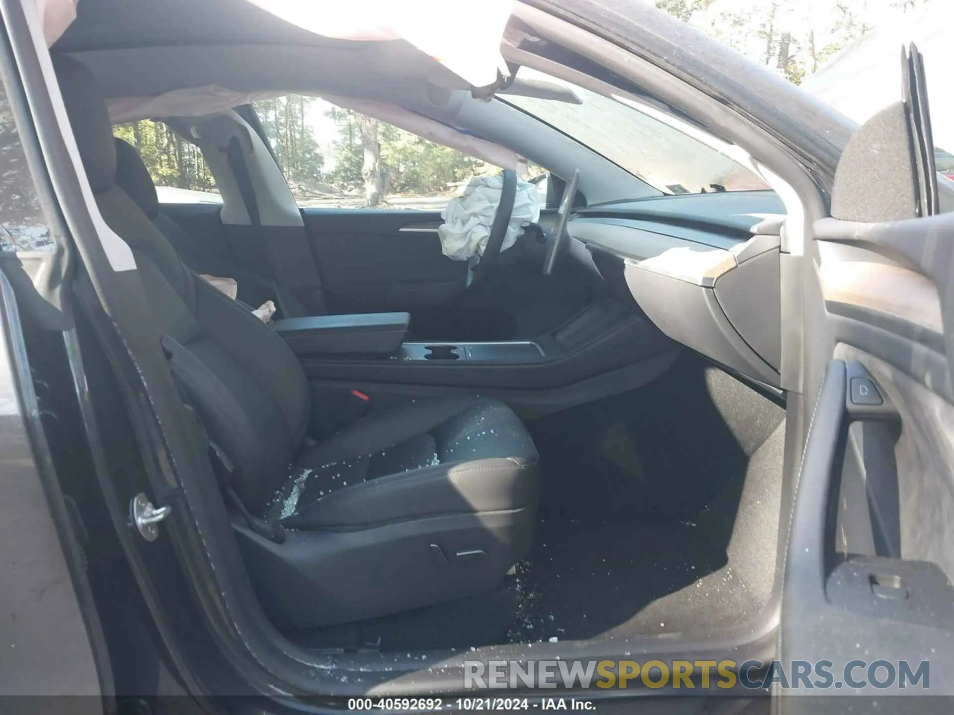 5 Photograph of a damaged car 7SAYGDEE5RA245983 TESLA MODEL Y 2024