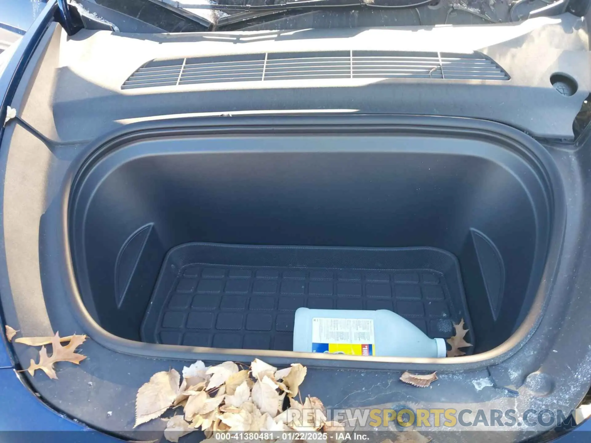 10 Photograph of a damaged car 7SAYGDEE5RA252075 TESLA MODEL Y 2024