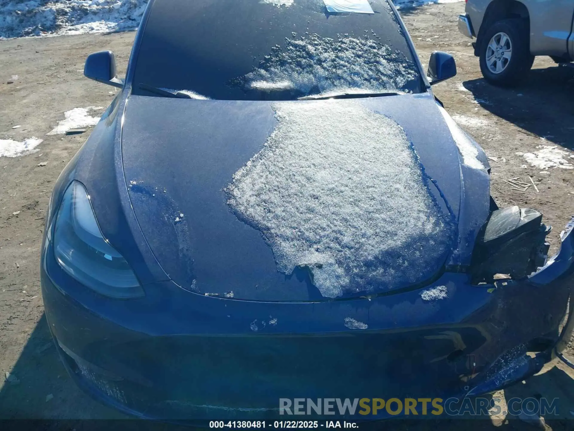 12 Photograph of a damaged car 7SAYGDEE5RA252075 TESLA MODEL Y 2024