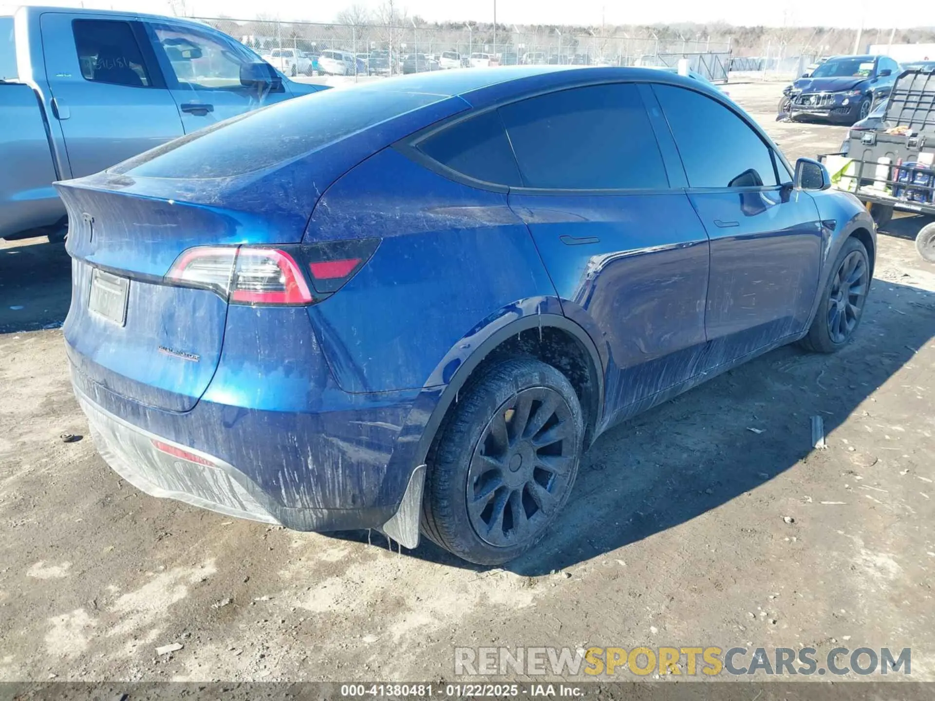 4 Photograph of a damaged car 7SAYGDEE5RA252075 TESLA MODEL Y 2024
