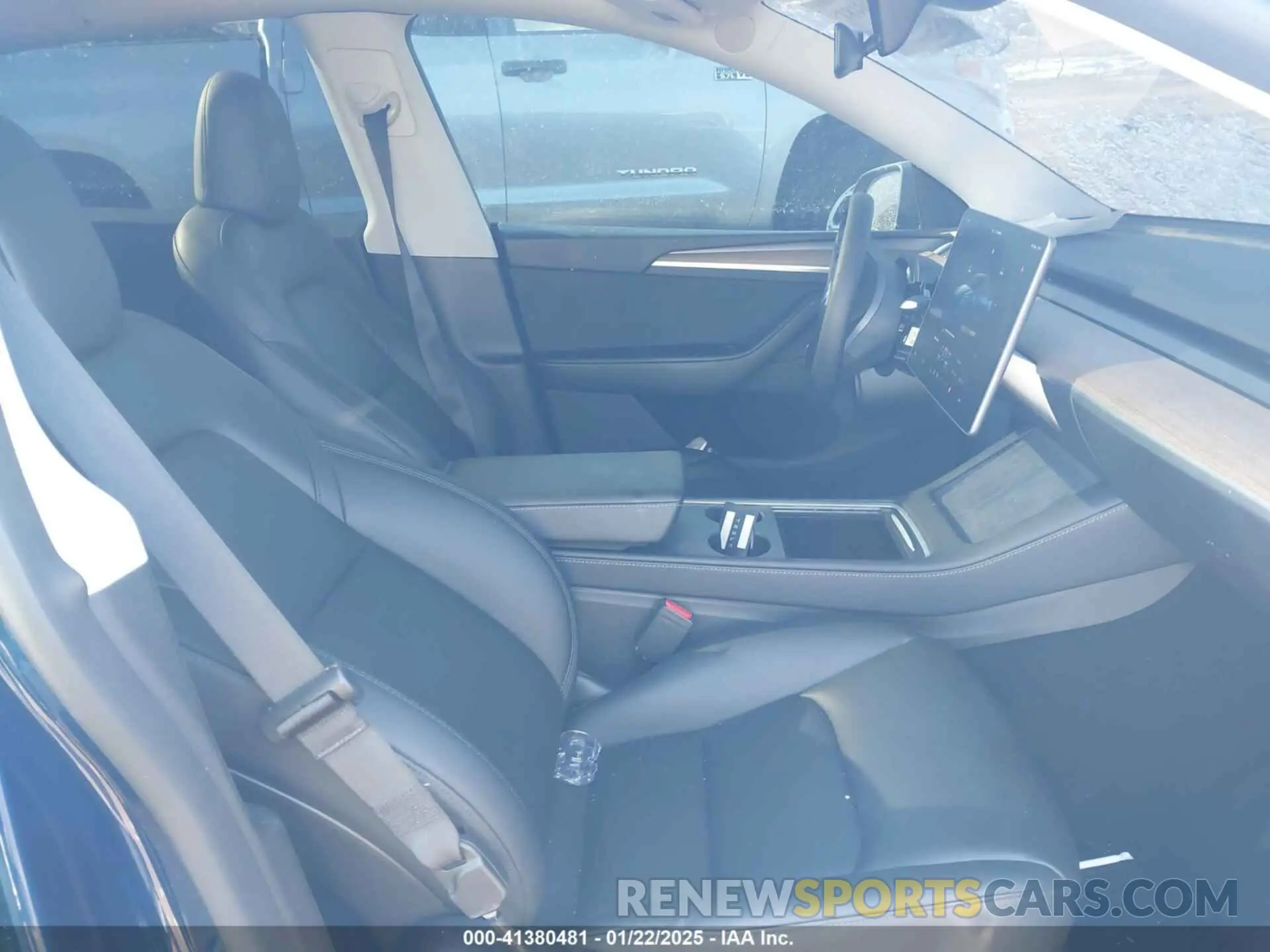 5 Photograph of a damaged car 7SAYGDEE5RA252075 TESLA MODEL Y 2024