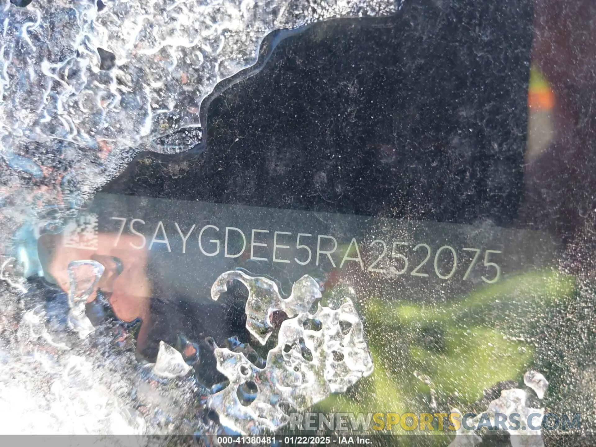 9 Photograph of a damaged car 7SAYGDEE5RA252075 TESLA MODEL Y 2024